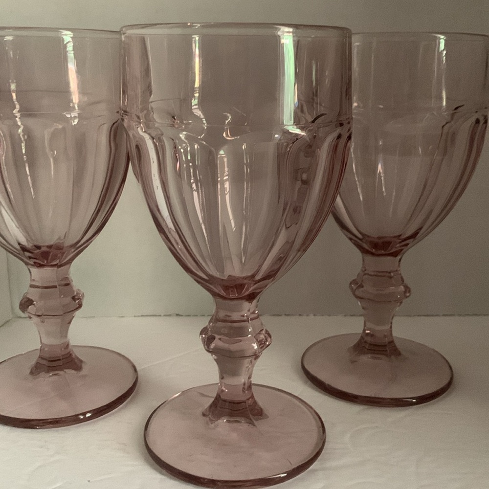 4 Pink water goblets. Excellent condition. - Picture 2 of 3